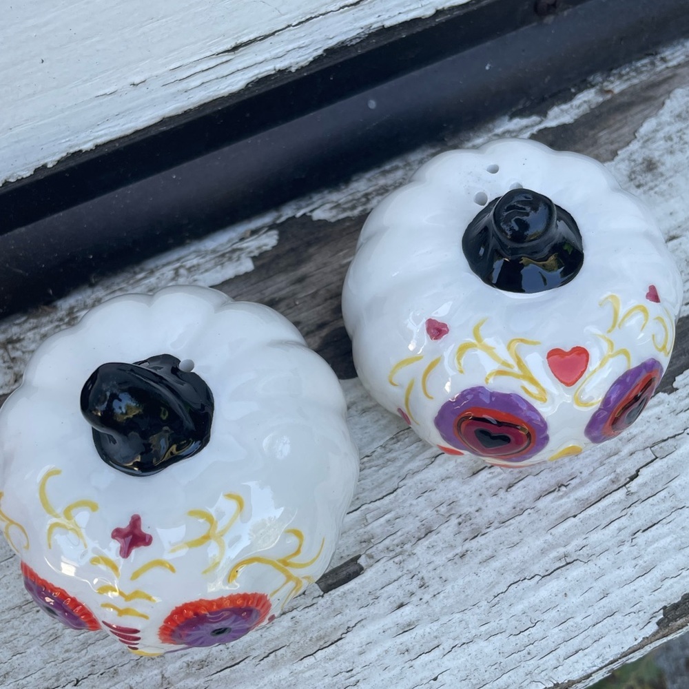 Salt and Pepper Shaker Set Pumpkin Ceramic Day of the Dead - Picture 4 of 7